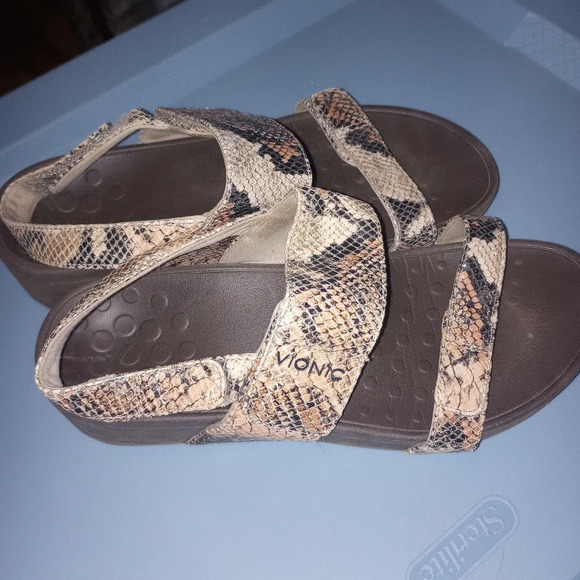 Vionic snakeskin wedges - Picture 2 of 4